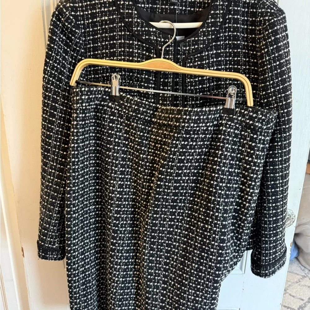 Ann Taylor Black and White Tweed Collarless Blazer and Matching Skirt - Picture 7 of 7